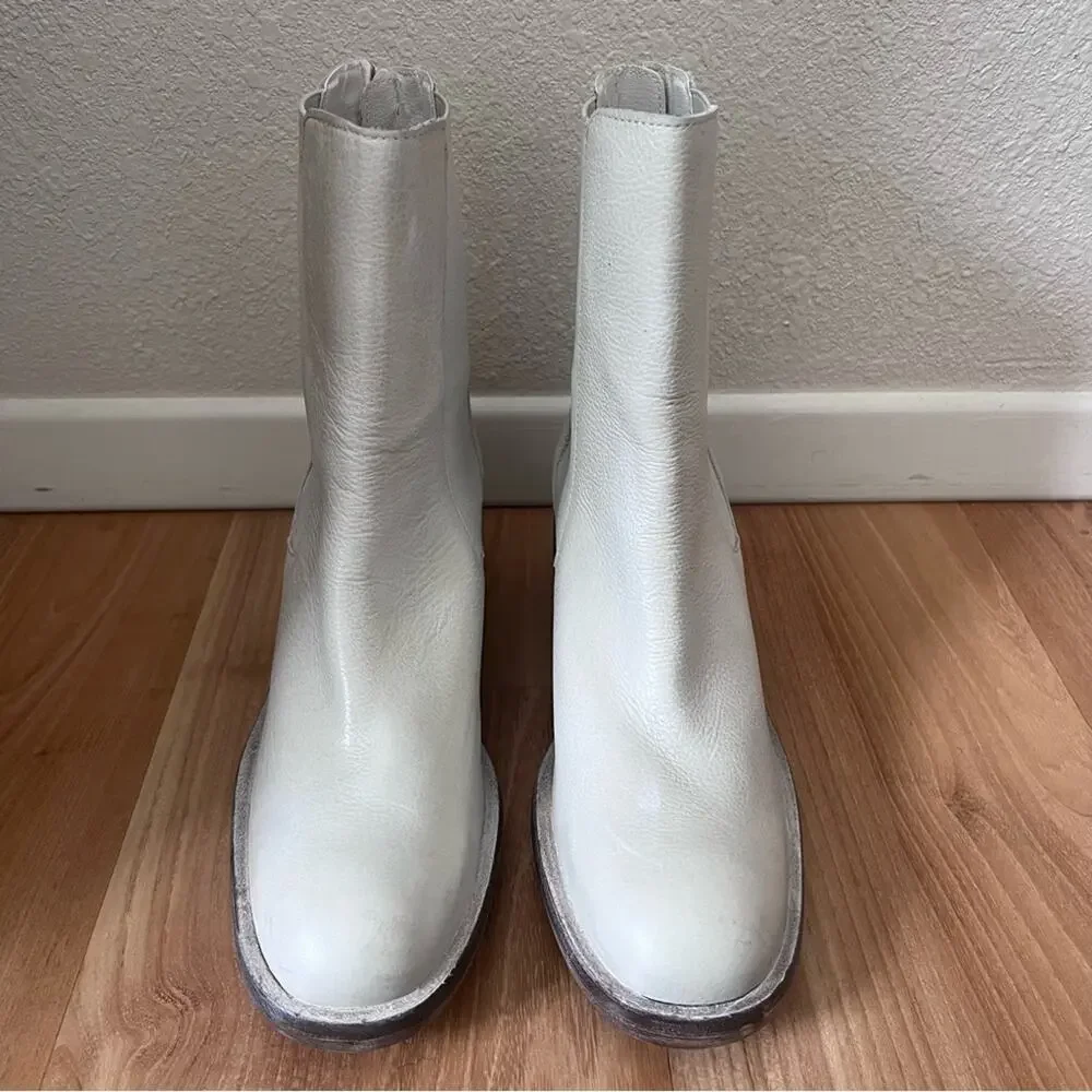 Free People Essential Chelsea Boots Chalk Ivory size 39.5 NEW